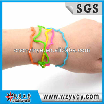 Nouveaux bracelets en silicone coloré pour enfants, bracelet silicone bon marché de la pellicule